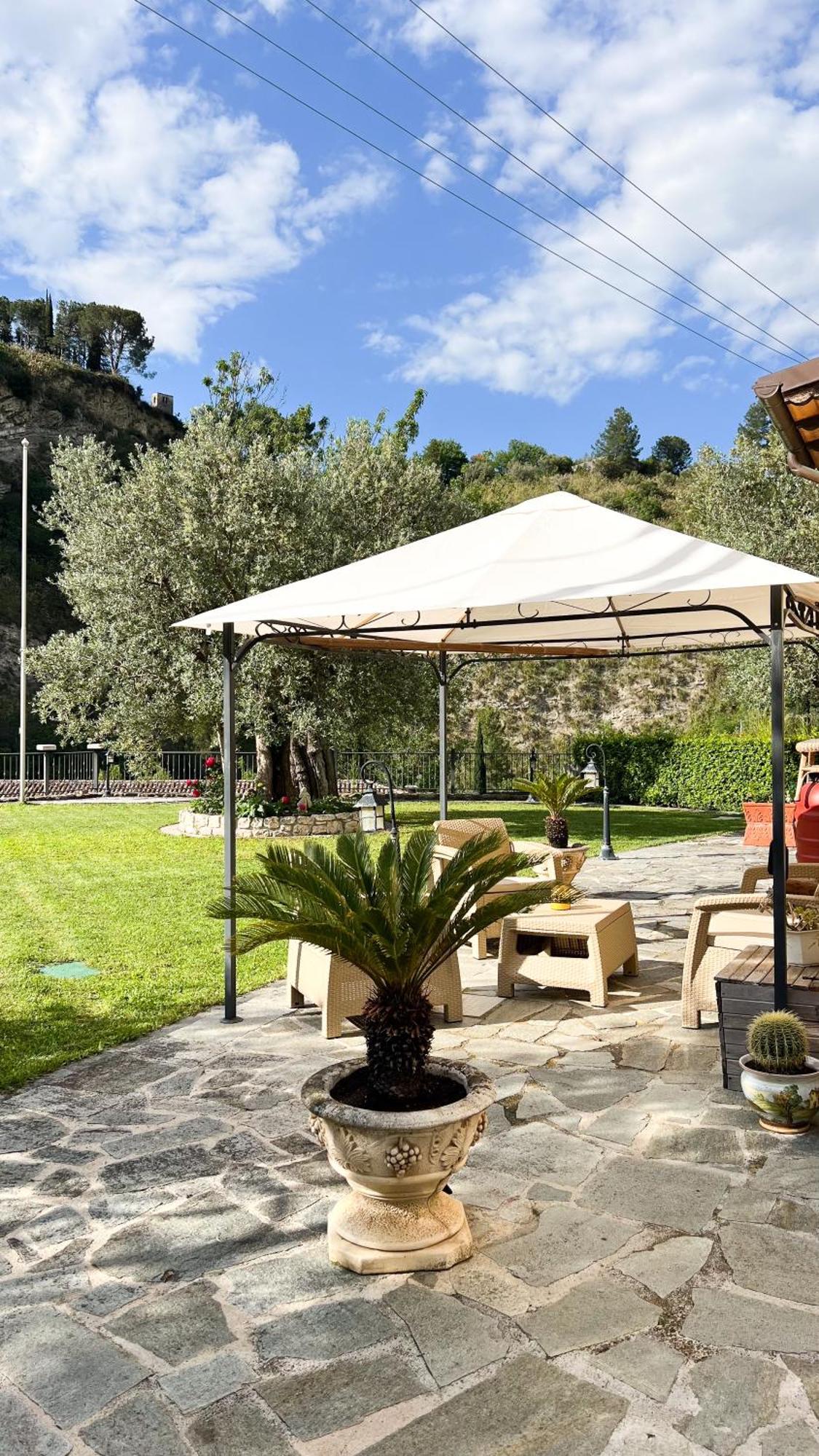 Giardino Sul Fiume A 10 Min Da Piazza Del Popolo Con Parcheggio Privato E Giardino Vista Fiume Διαμέρισμα Ασκόλι Πιτσένο Εξωτερικό φωτογραφία